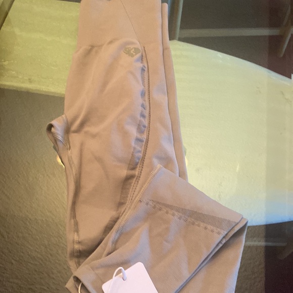 Color green , good price!! - Picture 2 of 2